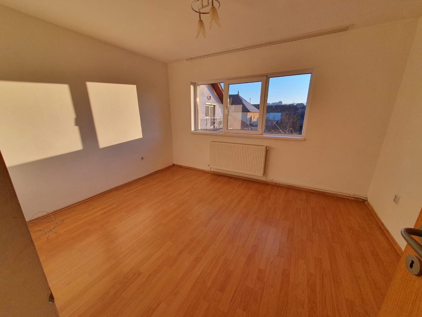 Apartament central, luminos, Trei Stejari lângă Mall. - imagine 1