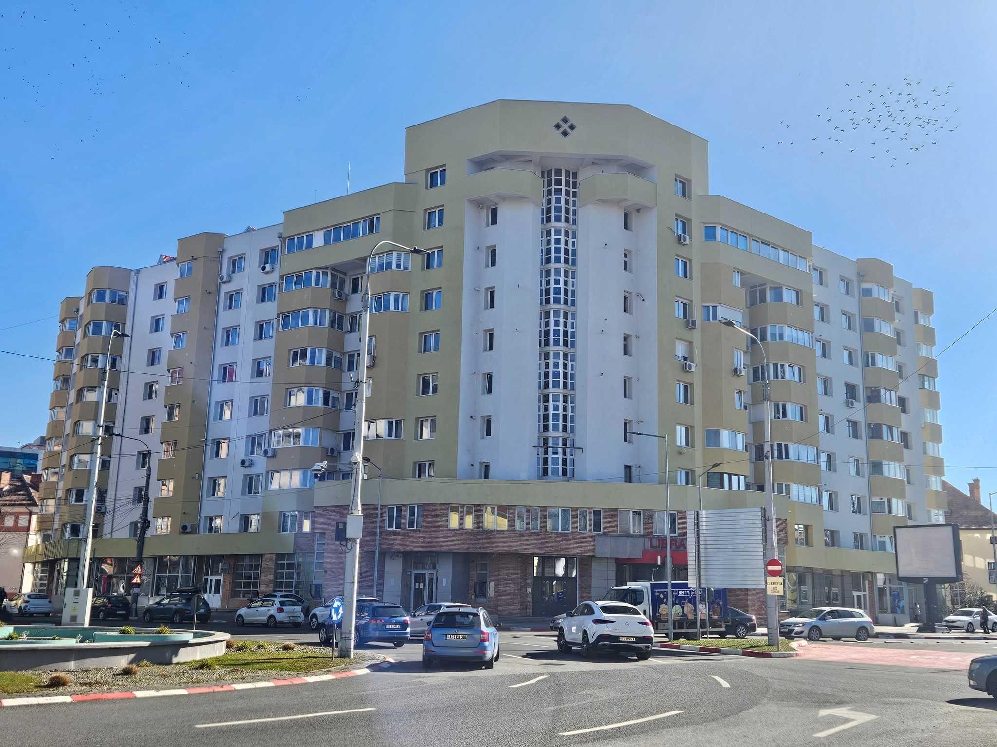 Inchiriez apartament  Sibiu Mihai Viteazul - Piata Aurel Vlaicu - orice perioada . - imagine 1