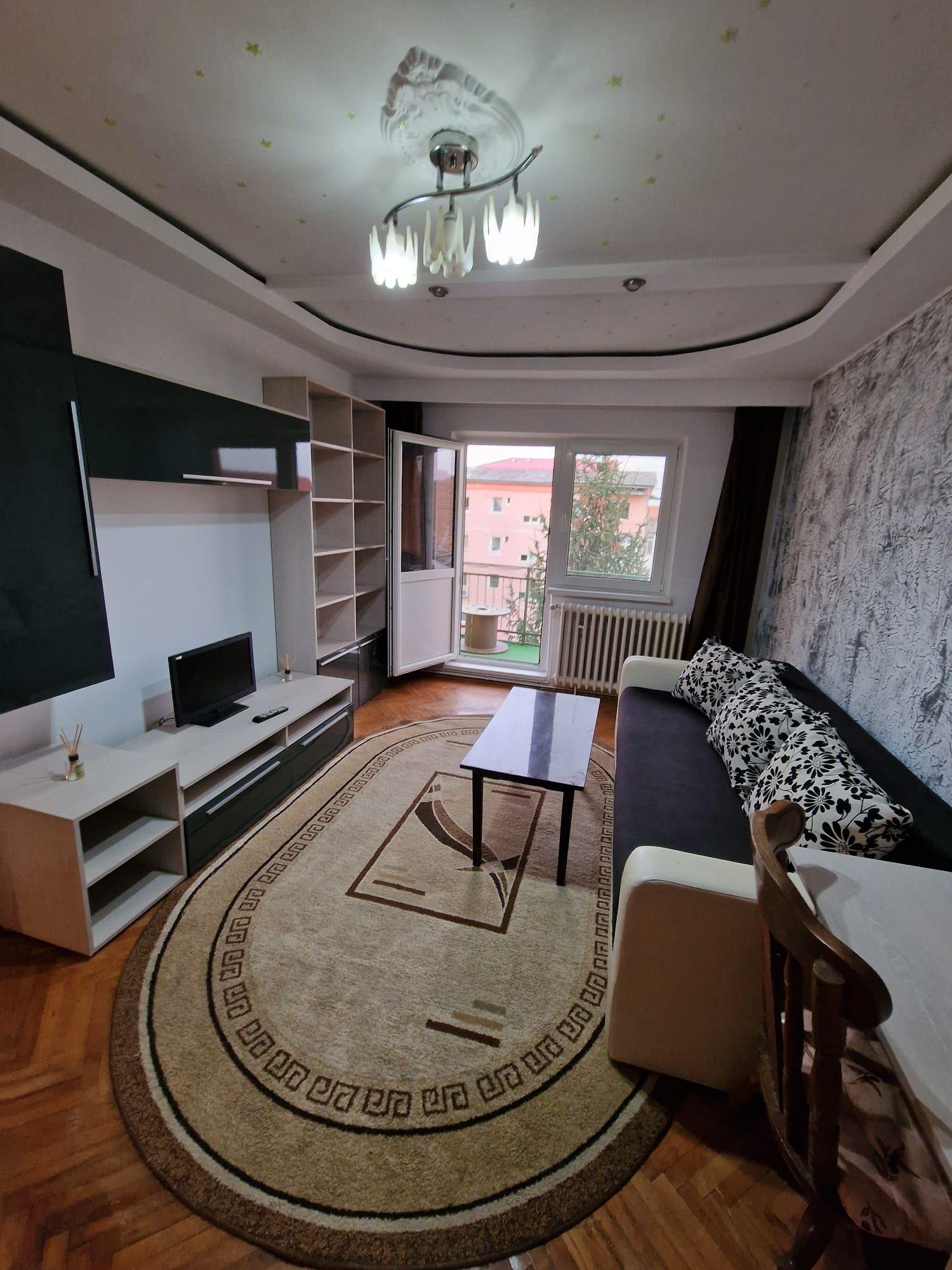 Închiriez apartament 3 camere Valea Aurie