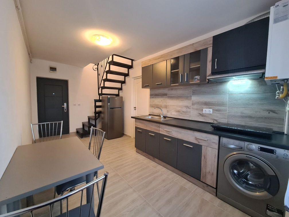Apartament 3 camere, decomandat, mansardă, Strand