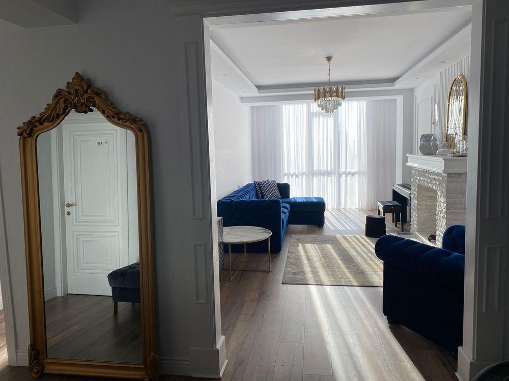 Vand apartament de lux.