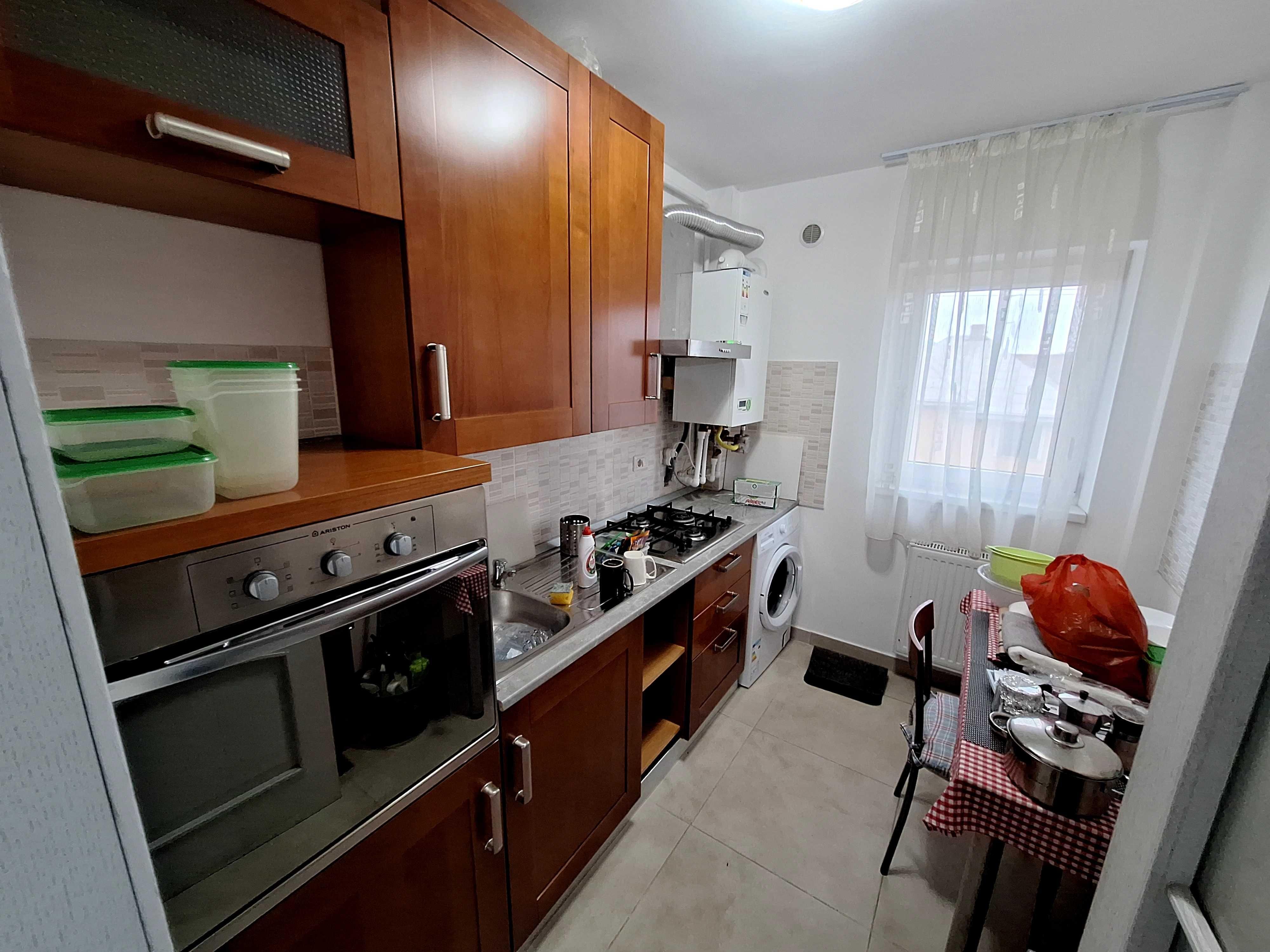 Ofer spre închiriere apartament de lux
