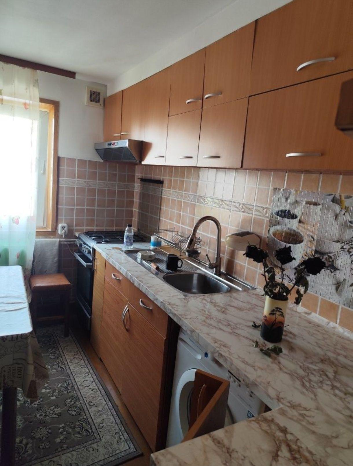 Închiriez apartament doua camere zona primăveri spate BRD