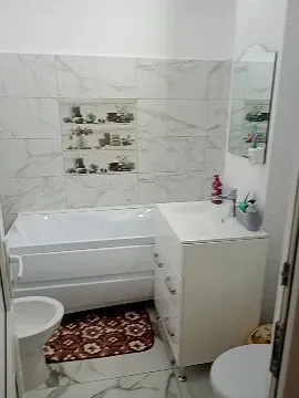 Se închiriază ap cu 3 camere,mobilat și utilat, poziție excelentă, școală, grădinița,mall.uri,parc. - imagine 1