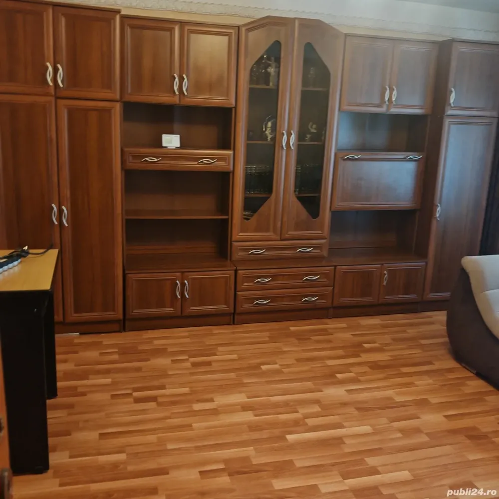 Vând apartament 2camere zona centrală în spate la Clubul Polițiștilor,etaj 2  4 loc parcare asigura