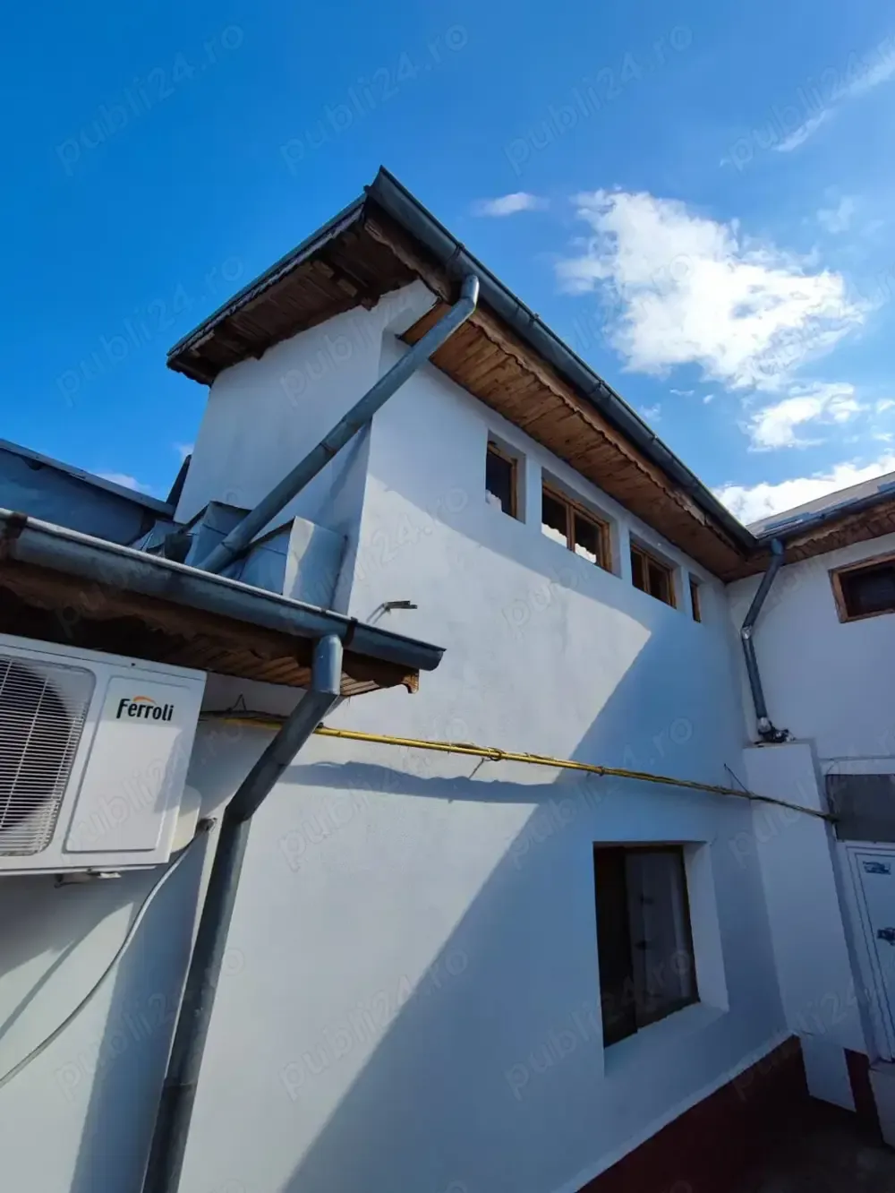 Casă  P+1 cu spatiu comercial stradal si 4 unități locative separate Buzau-str. Patriei