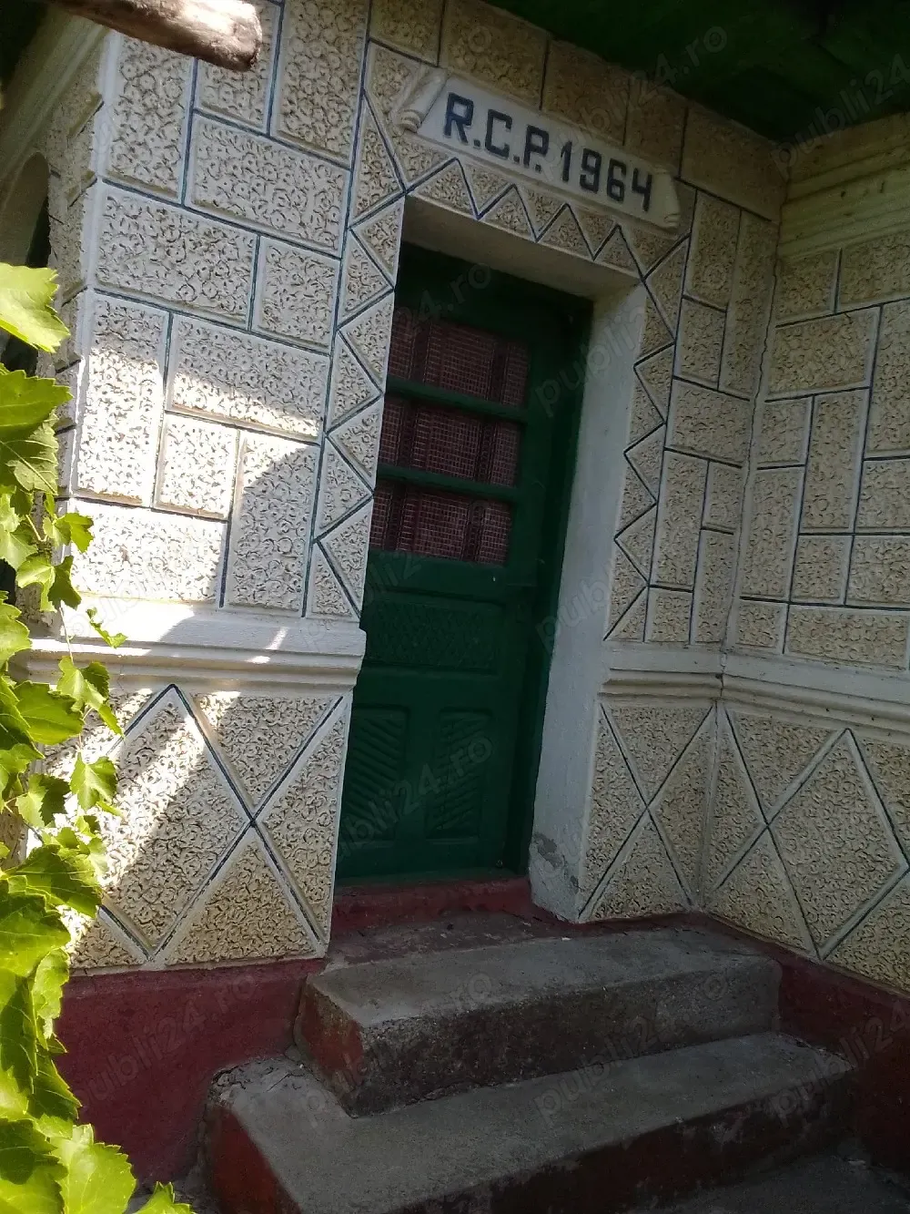 vând casă locuibila