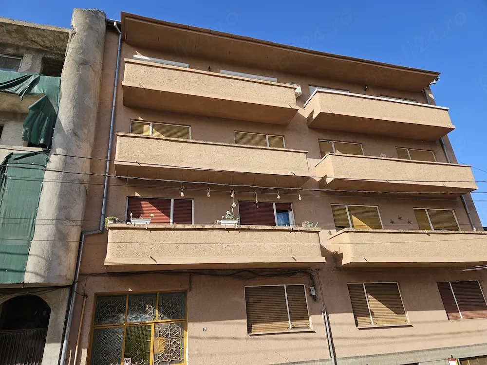 Inchiriez apartament cu 3 camere