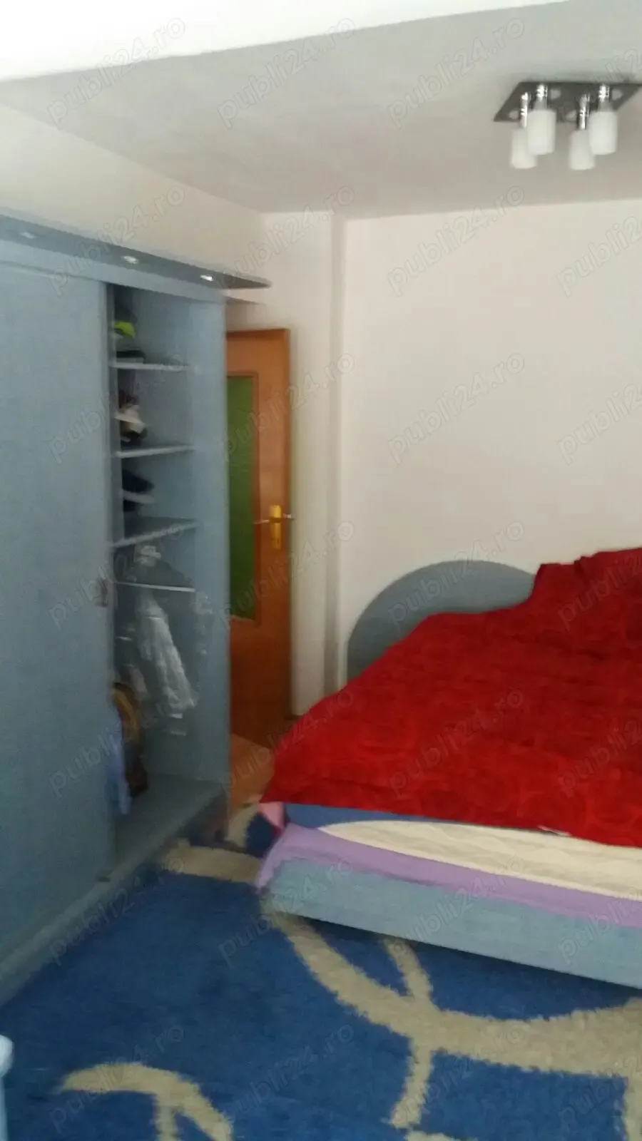 Inchiriez  camera  intr-un apartament