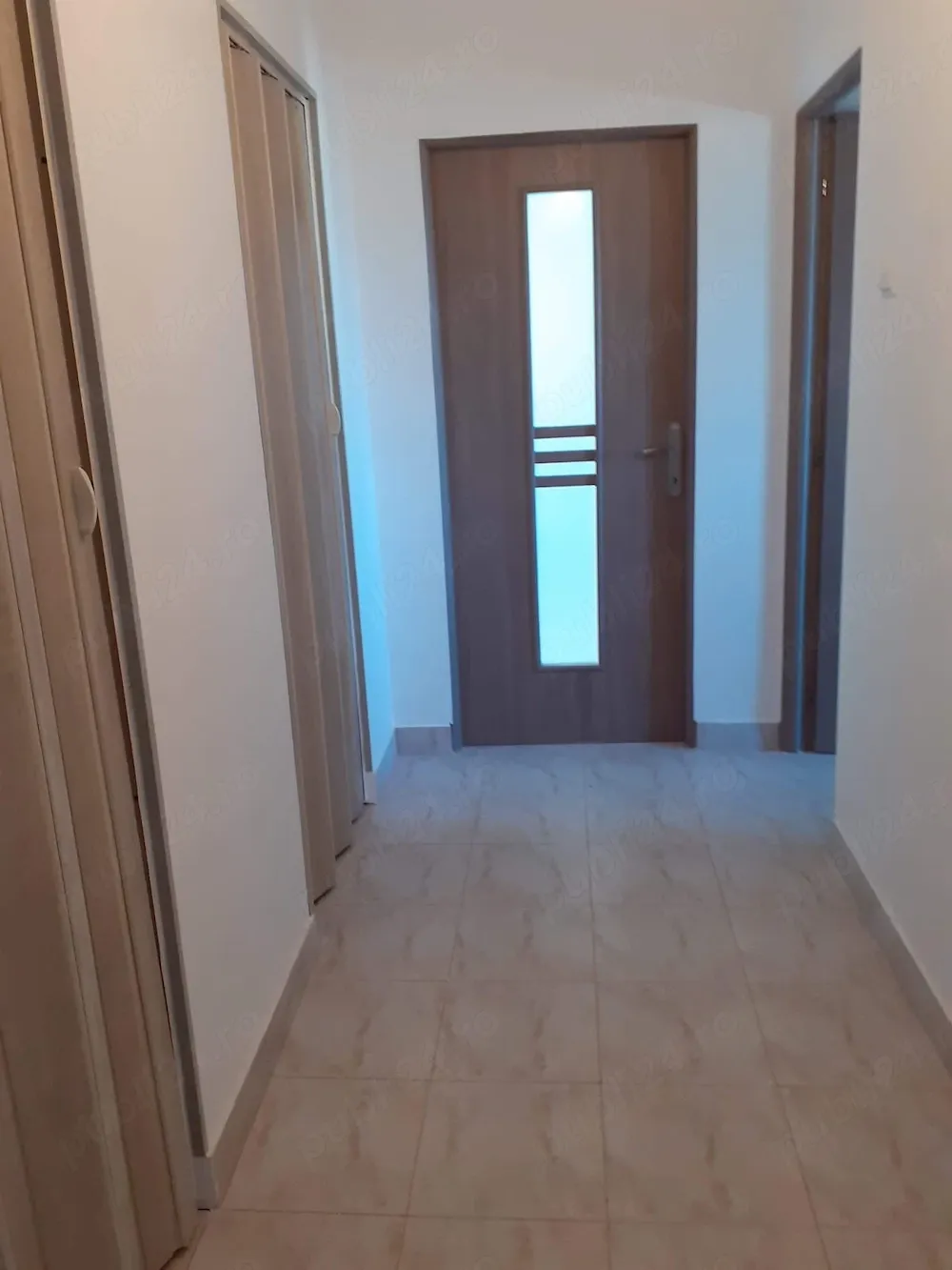Proprietar,inchiriez apartament ,bacau,str.energiei  et.3,semidecomandat , nemobilat,250 e.