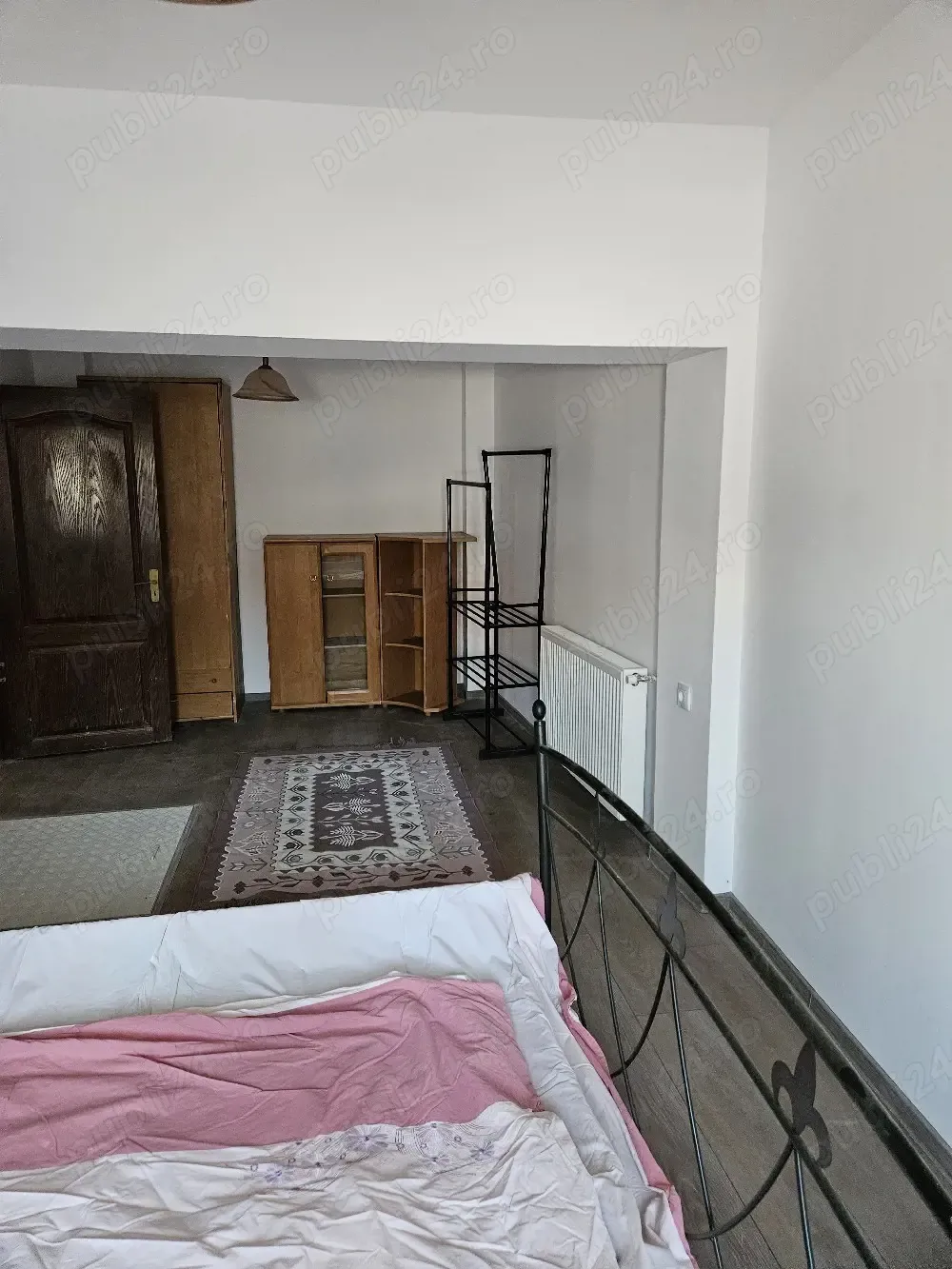 închiriez apartament
