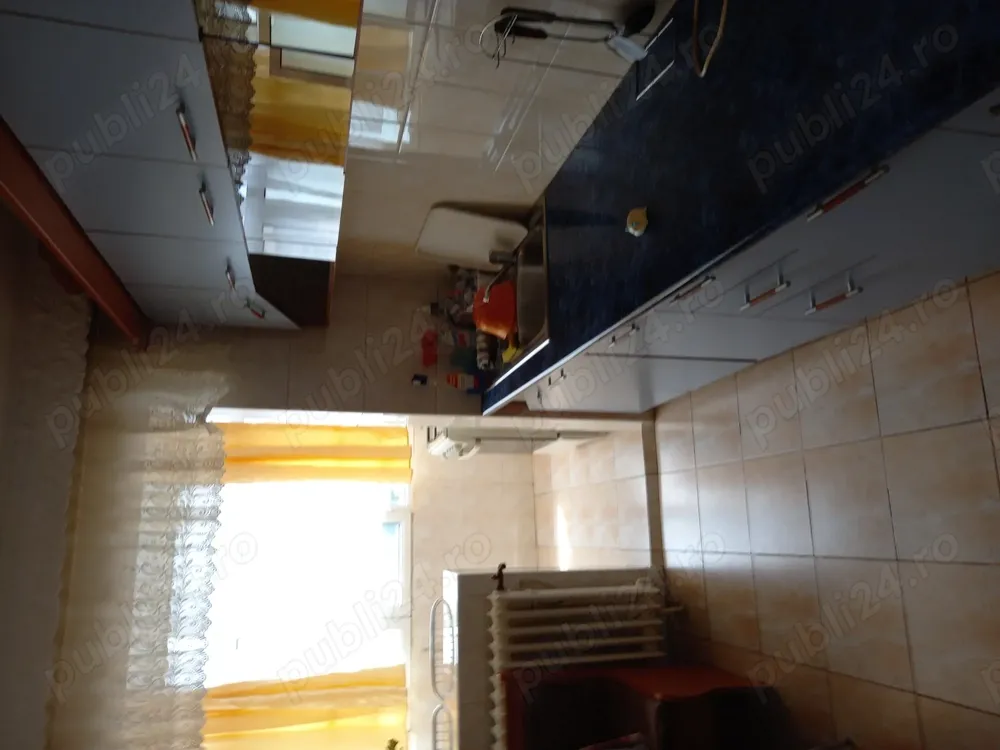 Închiriez apartament cu două camere decomandate, zona Nord.