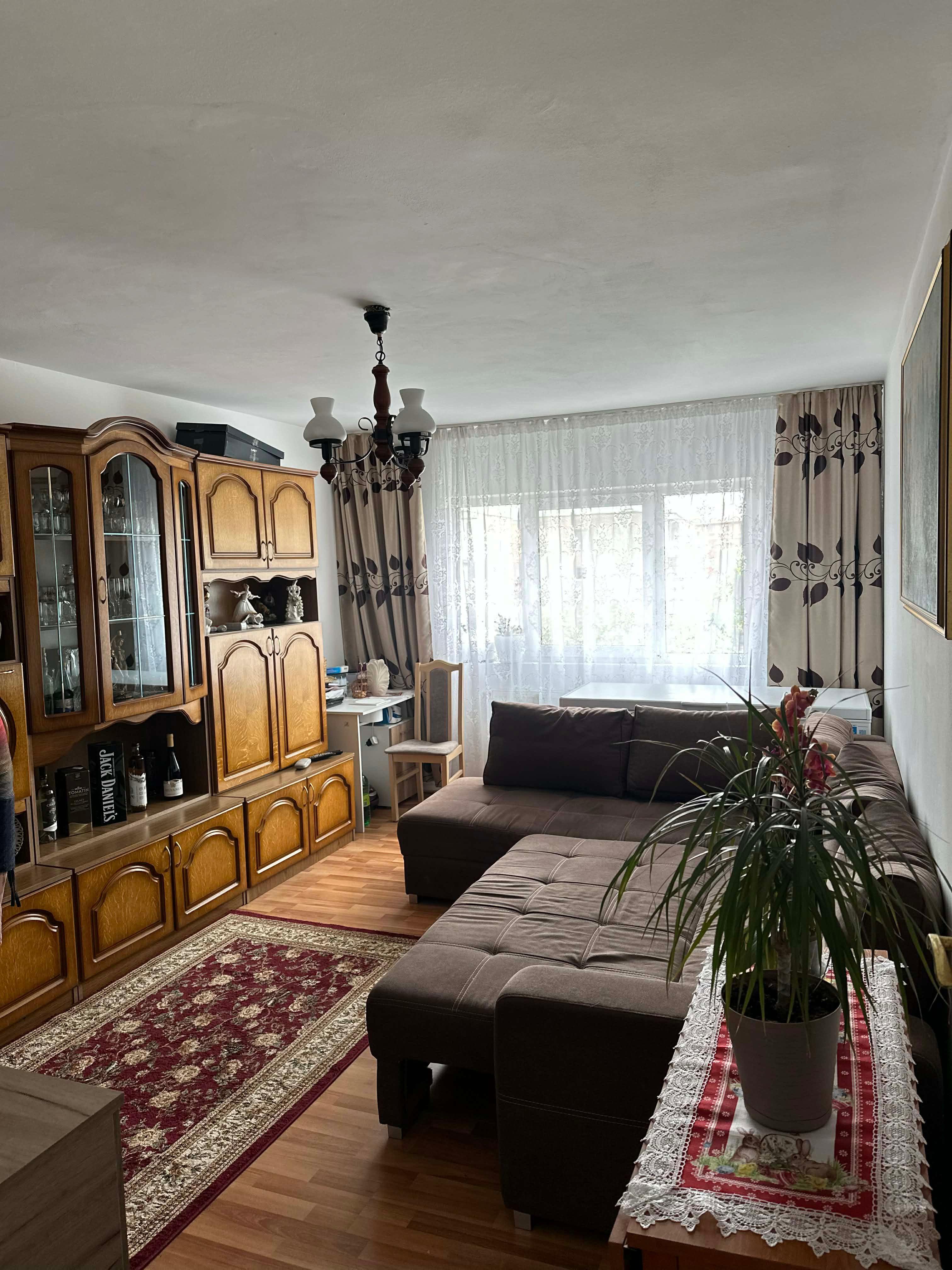 Vând apartament cu 2 camere pe strada Fabricii de Zahăr