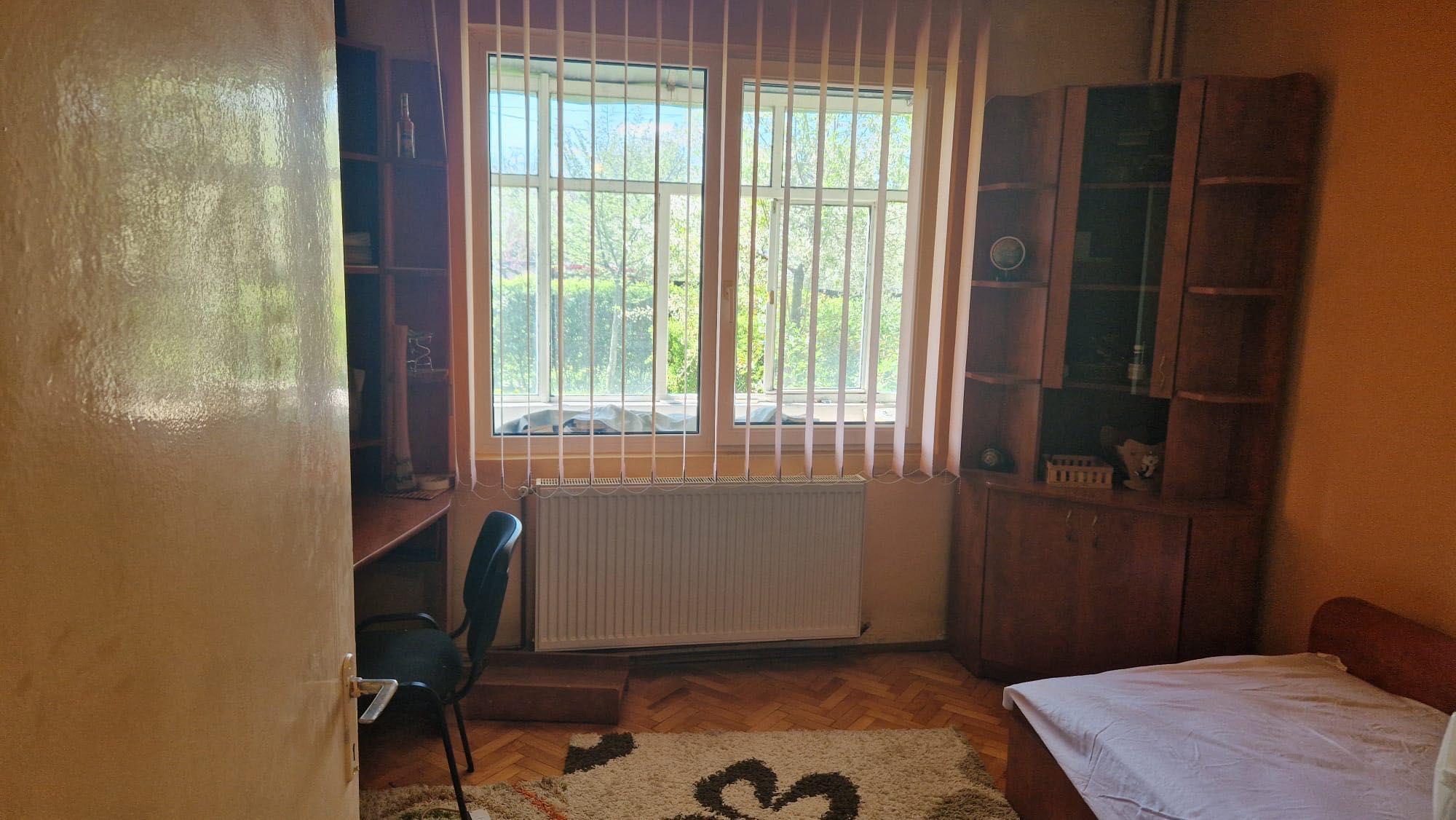 Apartament 3 camere de vânzare - proprietar