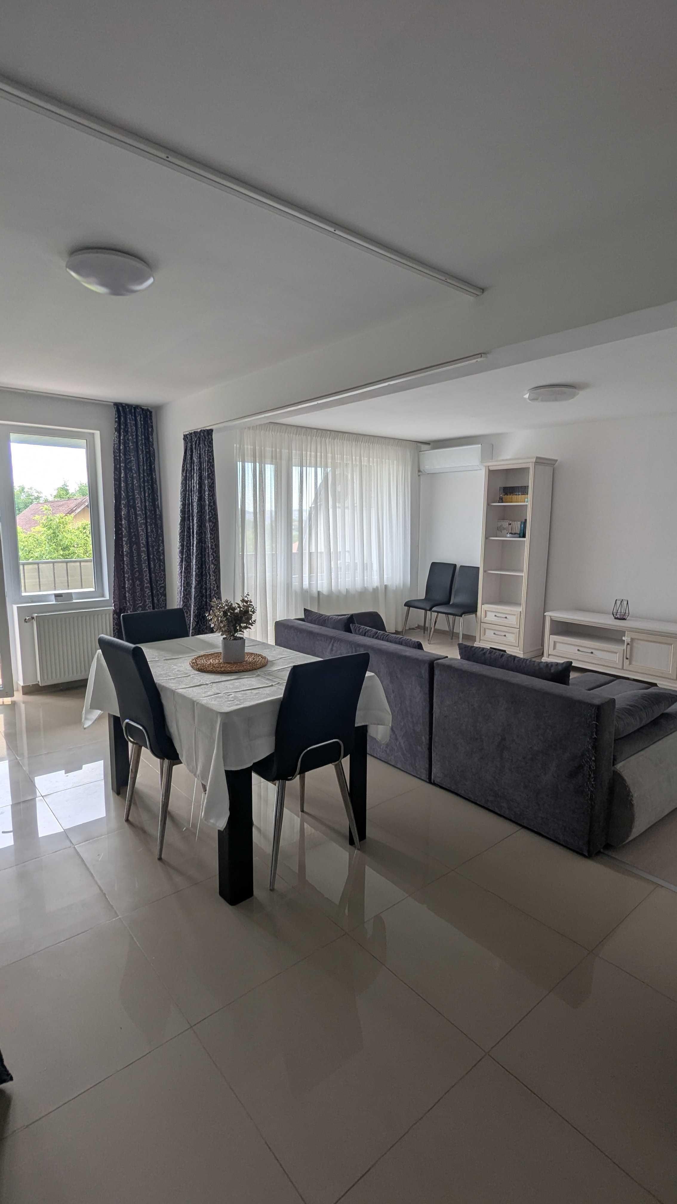 Spre închiriere apartament cu 2 camere, bloc nou,  parcare în curte, AC.