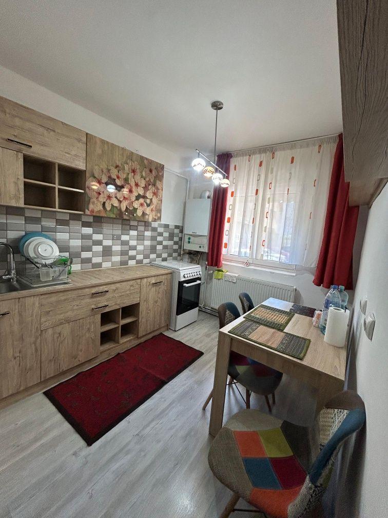 Particular  - Apartament 4 camere str Harmanului - 80 mp