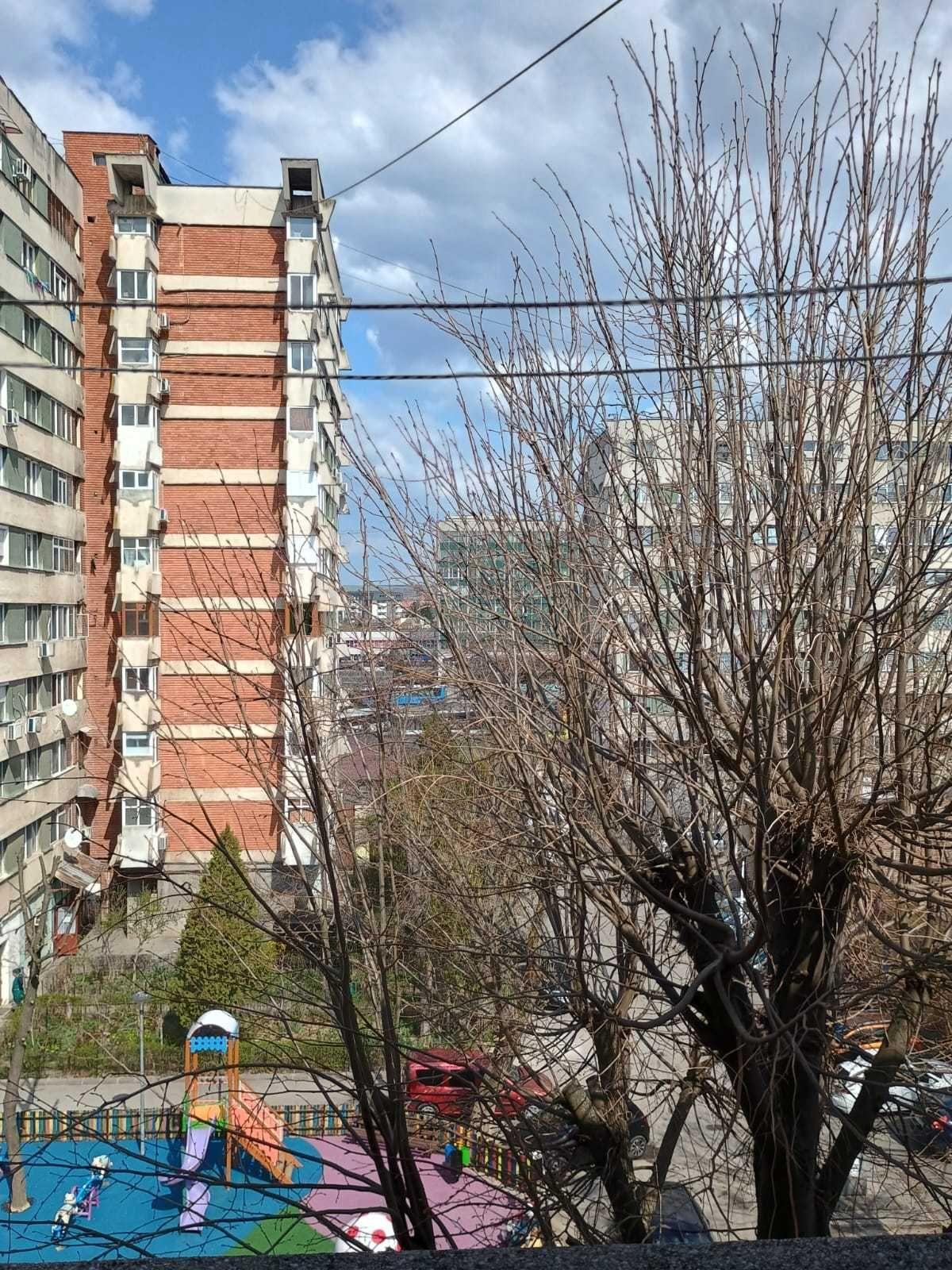 Apartament cu doua camere decomandat