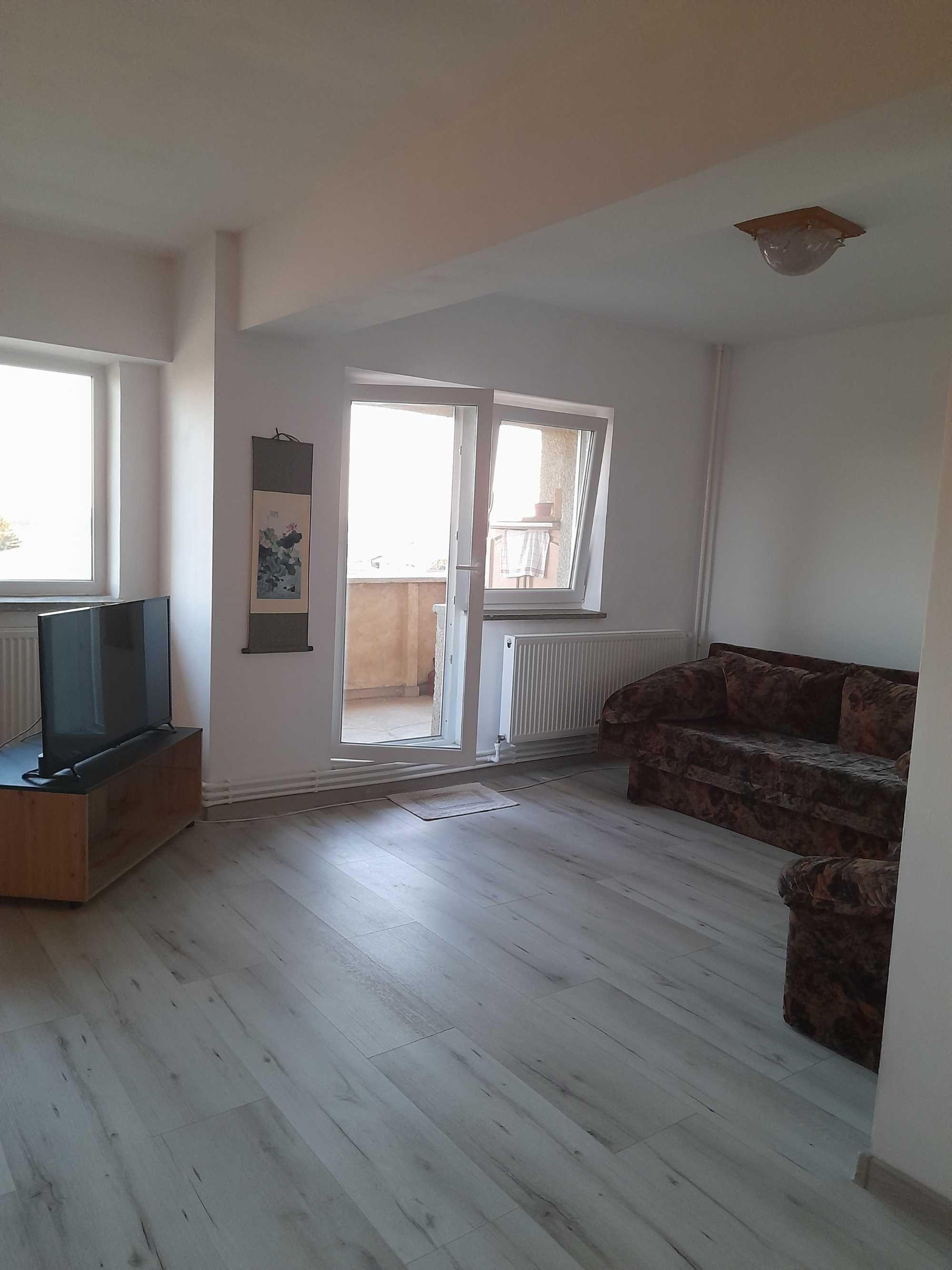 Vand 4 camere, 98 mp, McDonald’s,renovat, centrală, panoramă superbă