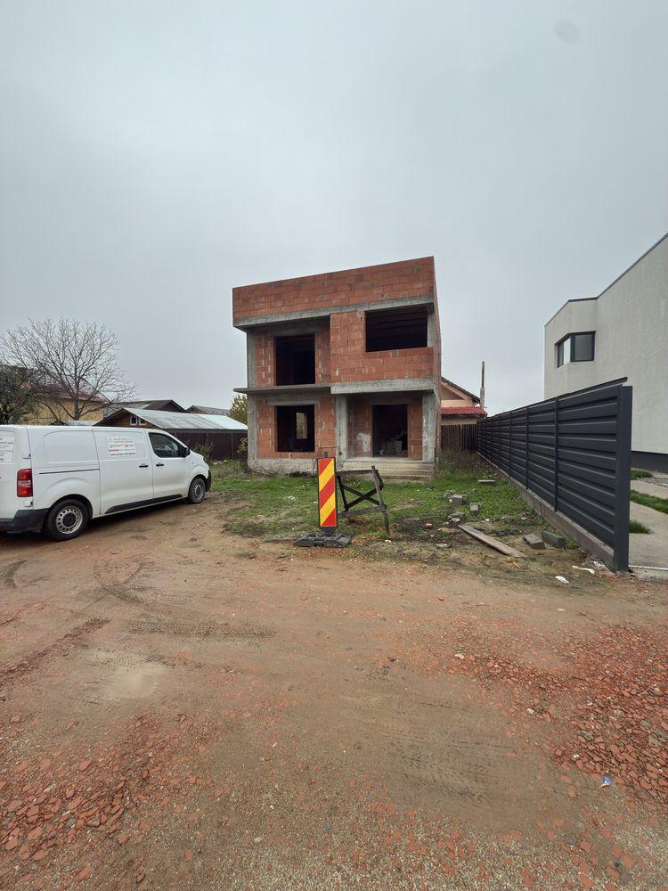 Casa la rosu cu utilitati, bariera valcii Str. Merisorului