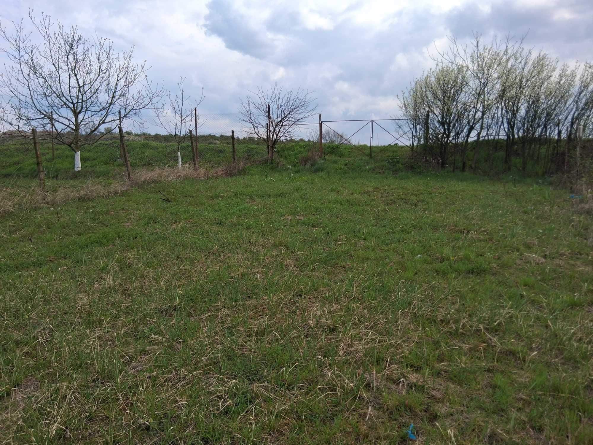 Teren casa in Episcopia Bihor suprafata 1000 mp , dublu front stradal , utilitati , intre case locuite