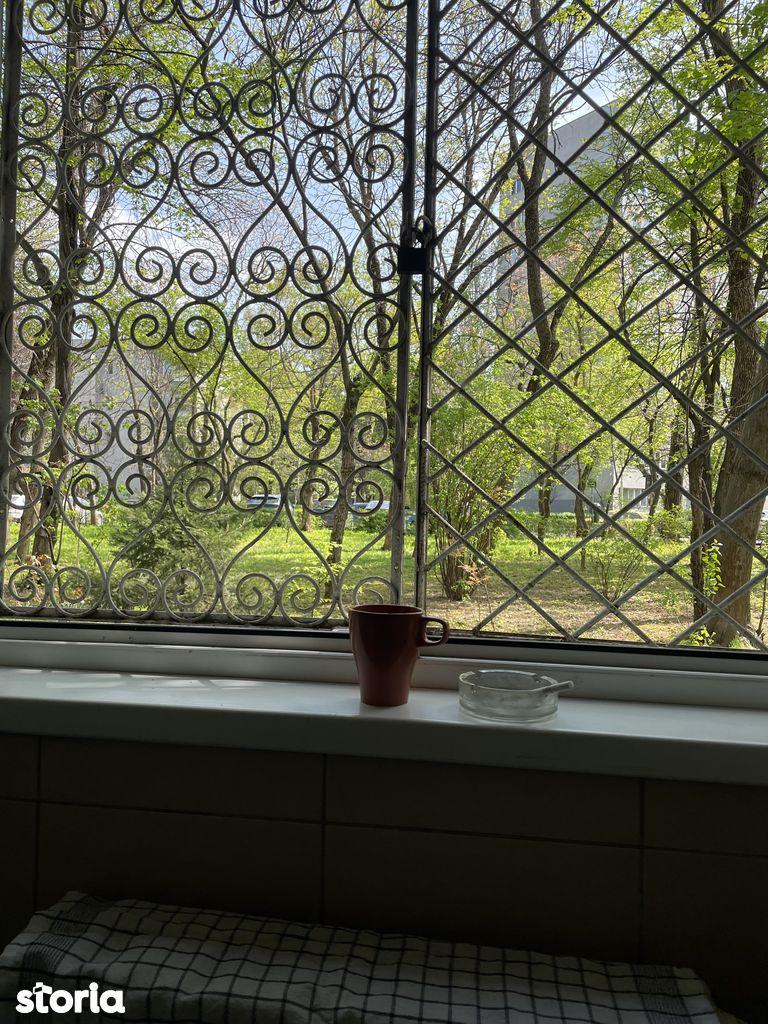 2 camere Pajura – Parter retras, vedere deschisa spre spațiu verde