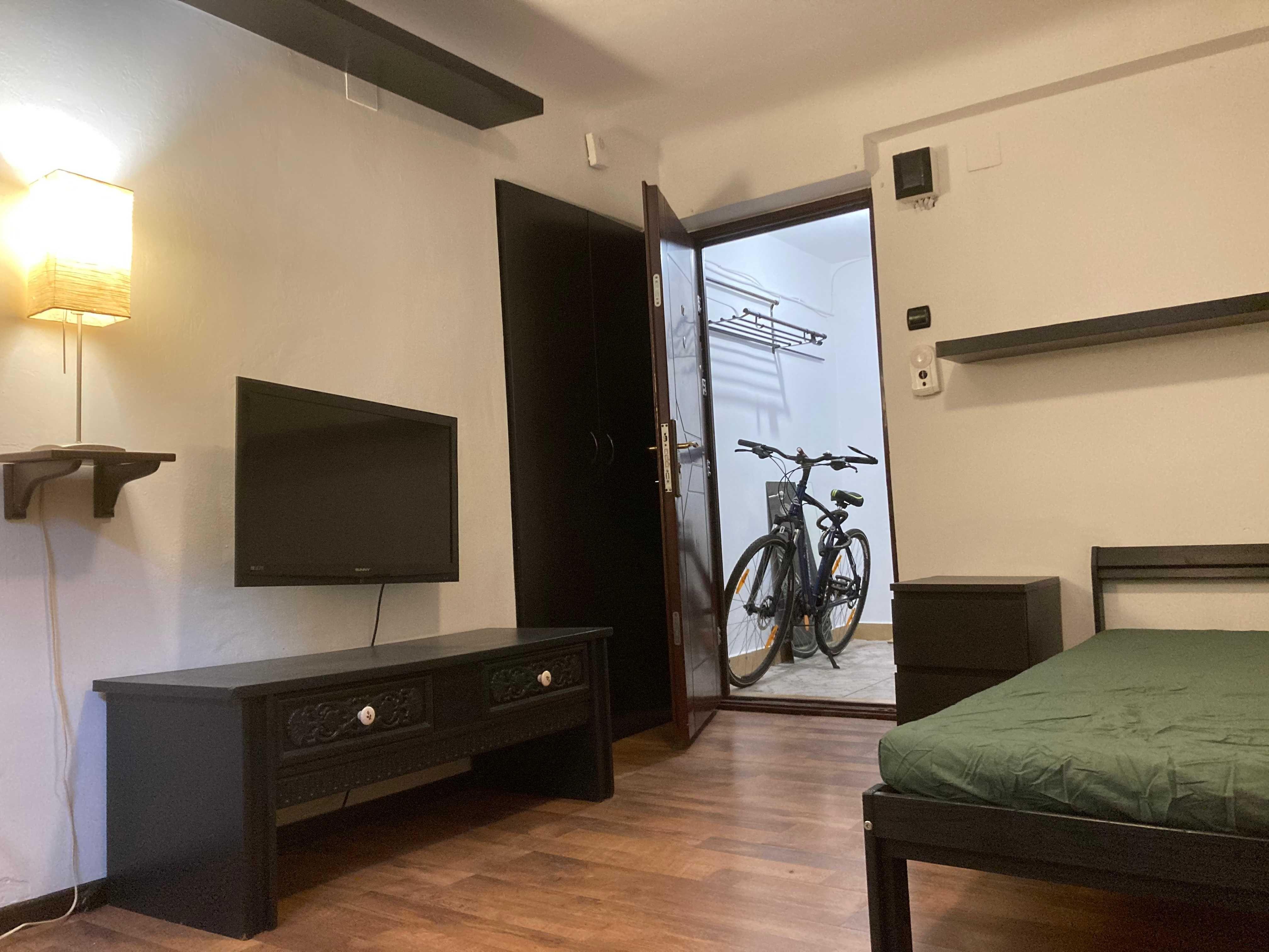 Inchiriez Garsoniera | Piata Universitatii | 35 mp | centrala termica | demisol - imagine 1