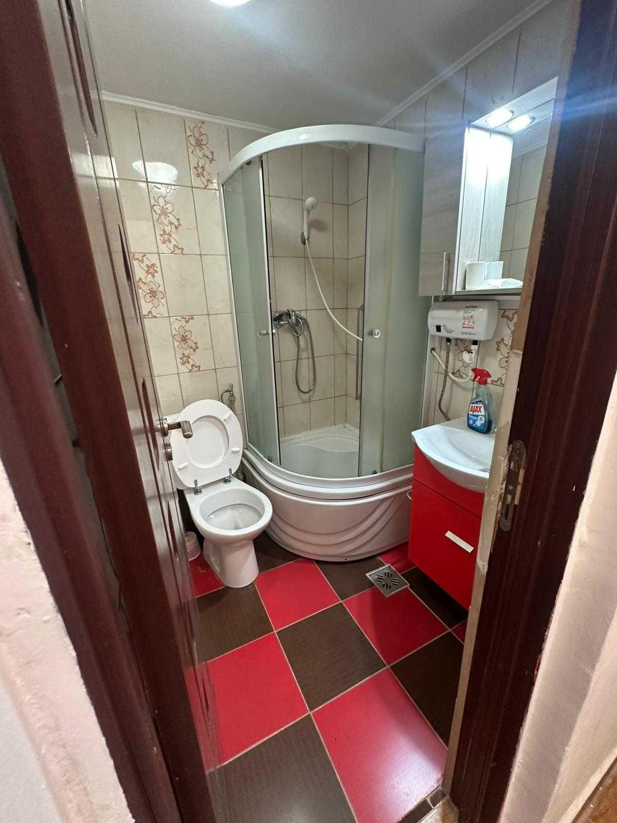 Vand Garsoniera mobilata Metrou Piata Sudului - str Secuilor - imagine 1