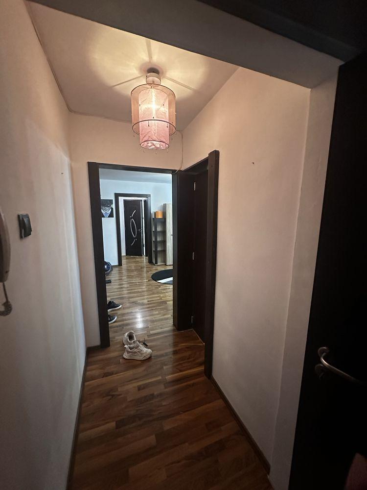 Vand apartament 3 camere  berceni resita