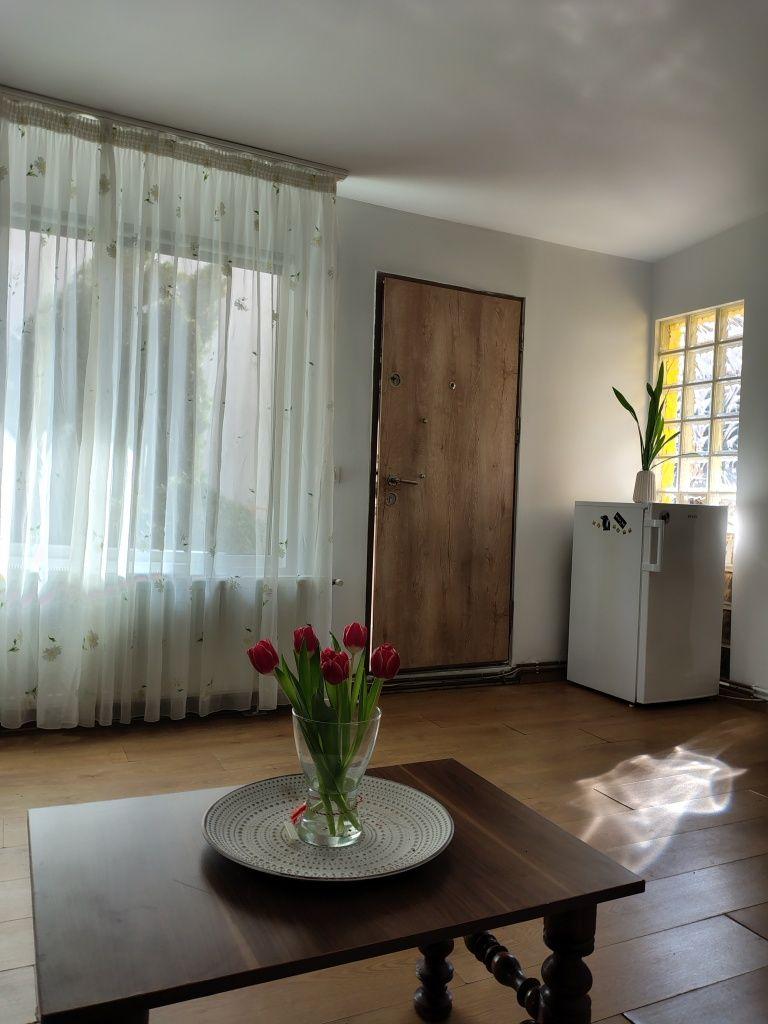 Închiriez un corp de casa Parc Carol