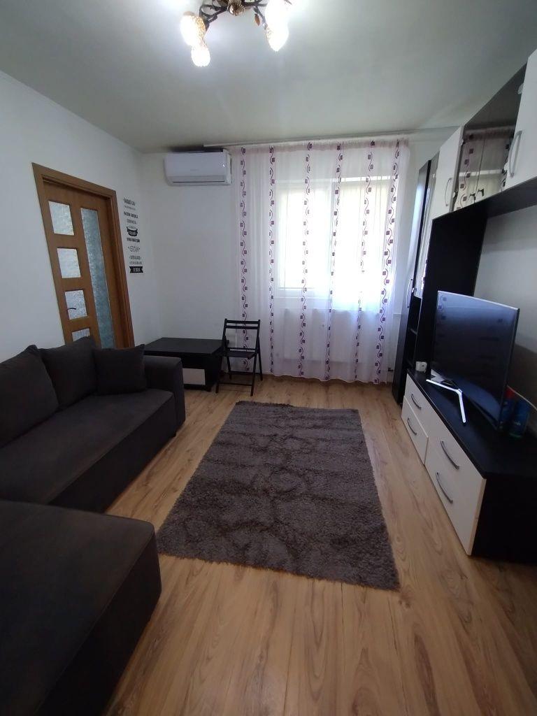 Închiriez apartament - imagine 1