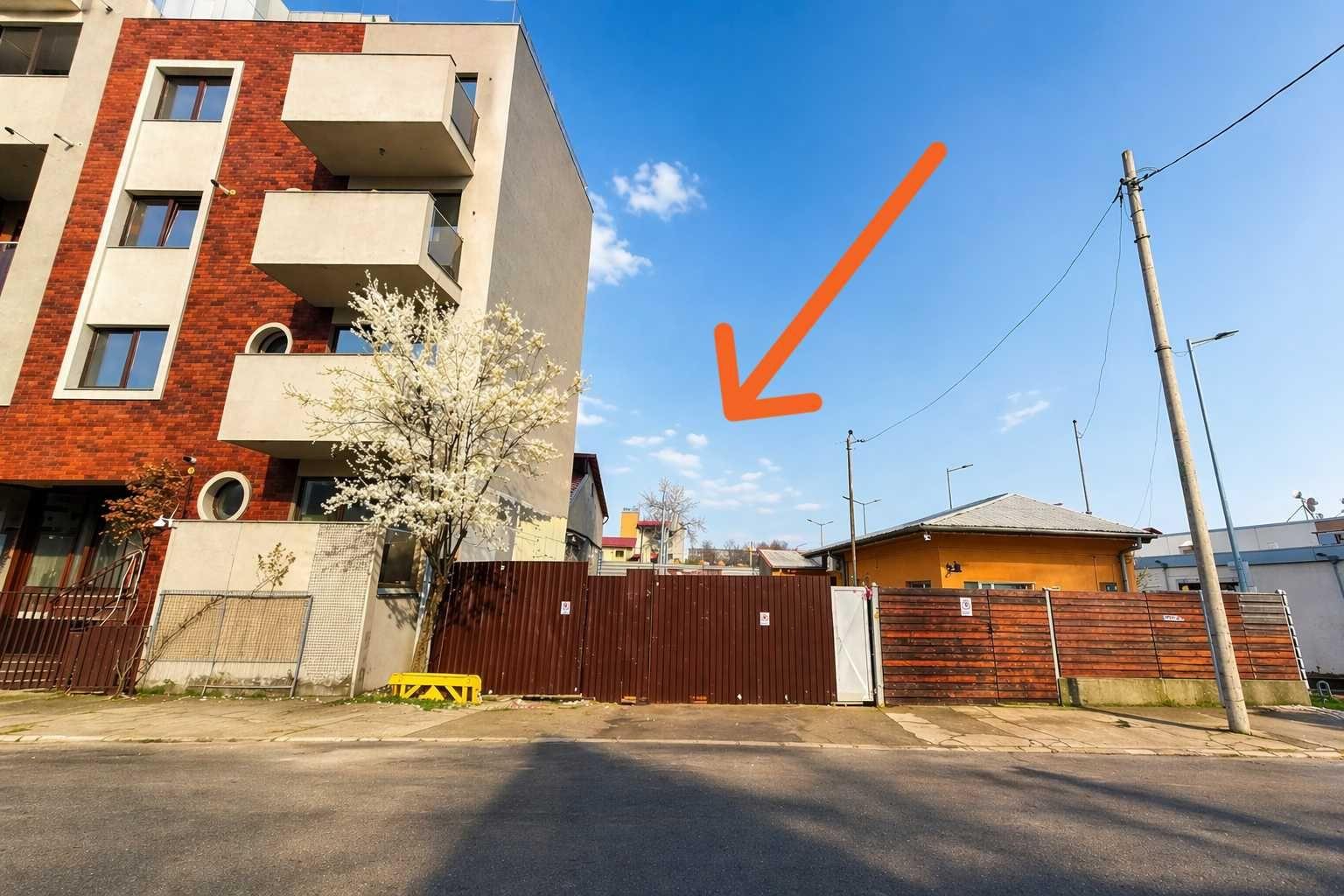 Proprietar - Teren 210 mp Giulesti – pozitie strategica | ideal investitie (magazin / business local) - imagine 1