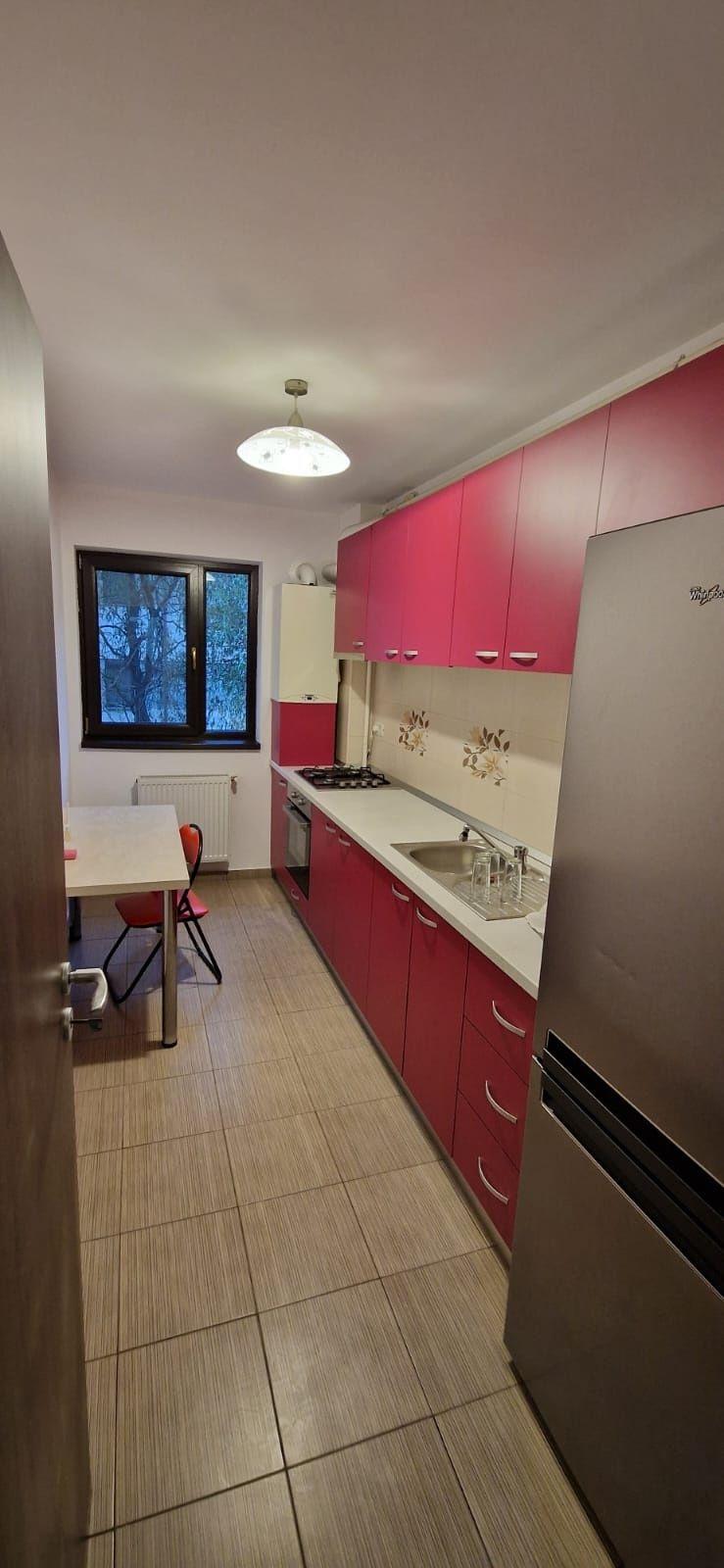 *Închiriez apartament 2 camere - Str. Soarelui 46*

Apartament 2 camere, etaj 1, bloc cu lift.
Zona foarte bună - aproape de stația STB și complex com - imagine 1