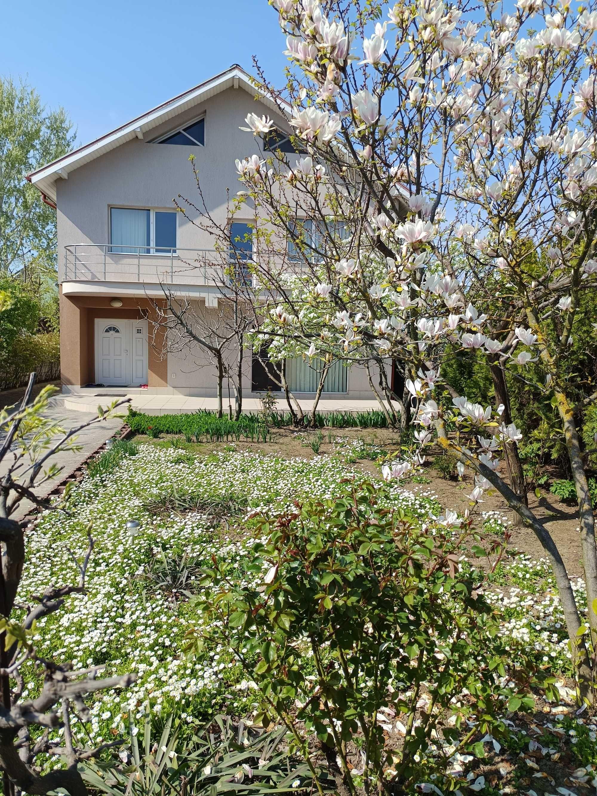 OTOPENI CENTRAL–VILA GENEROASĂ -350m.p. pe 1000m.p. teren- ideala familie extinsa, afaceri sau investitie - imagine 1