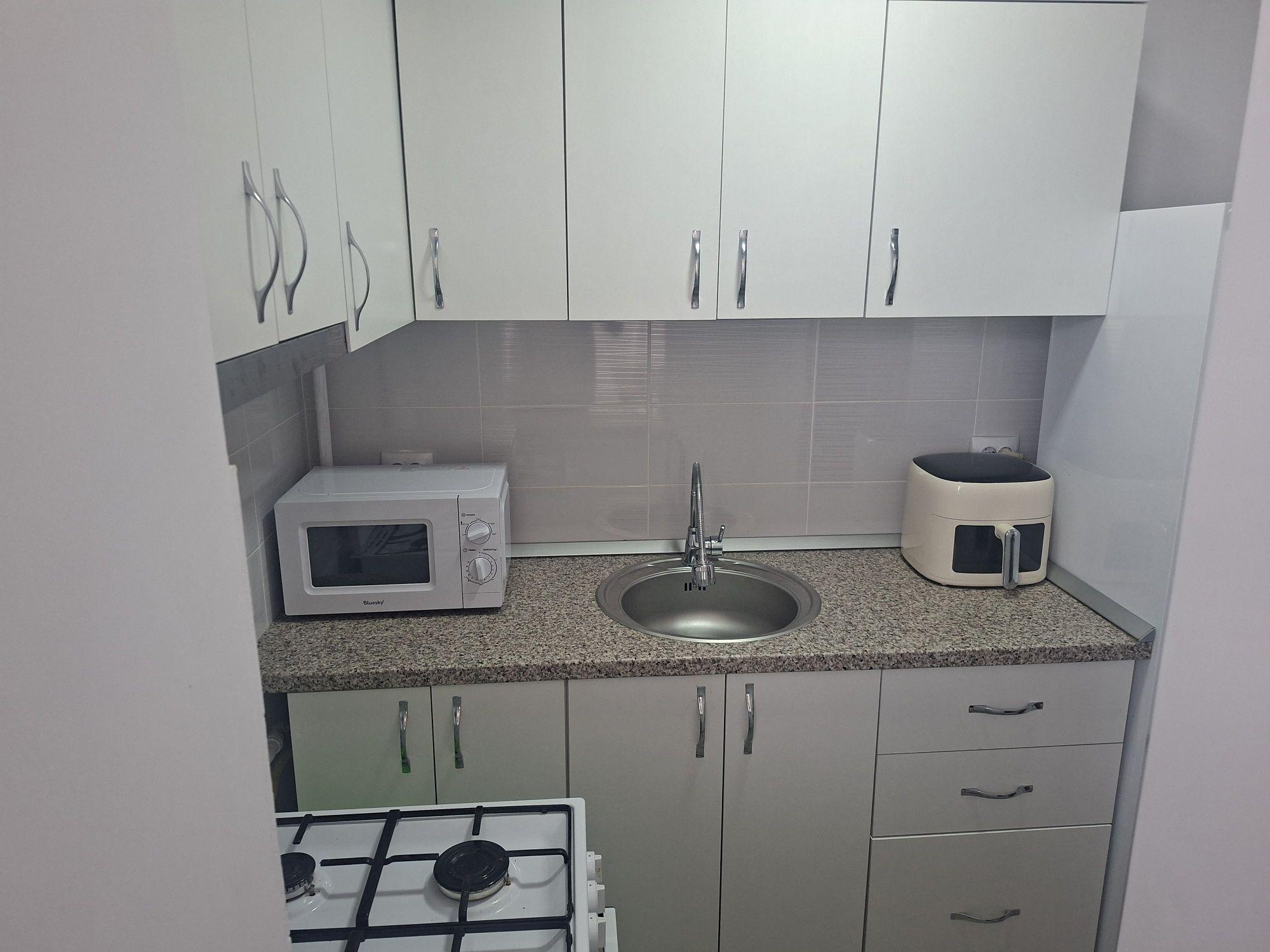 Proprietar: Garsonieră Renovată Modern (Craiovei), Boxă pe Etaj, Parc - imagine 1