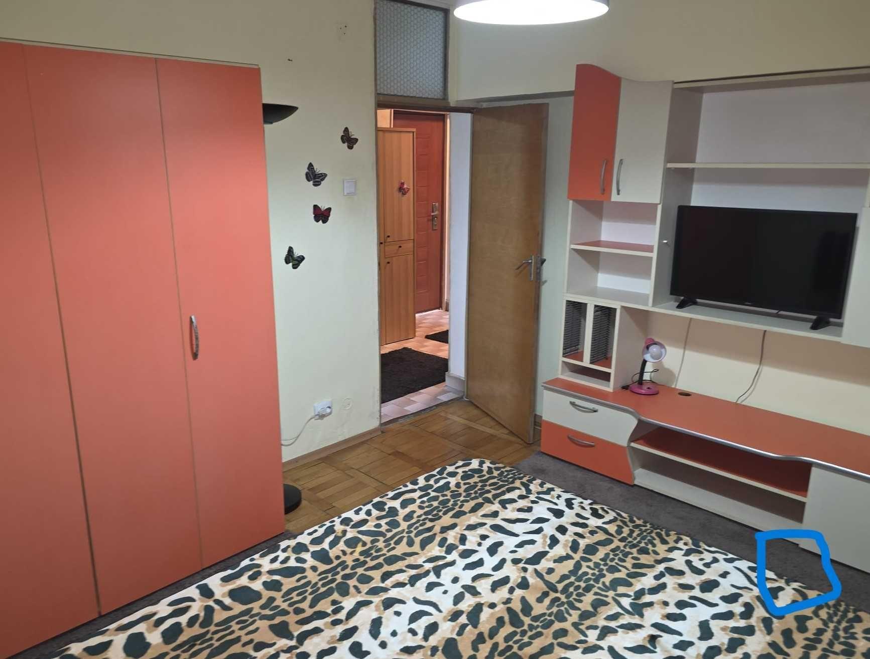 Apartament cu doua camere decomandat si spatios in Fratii Golesti