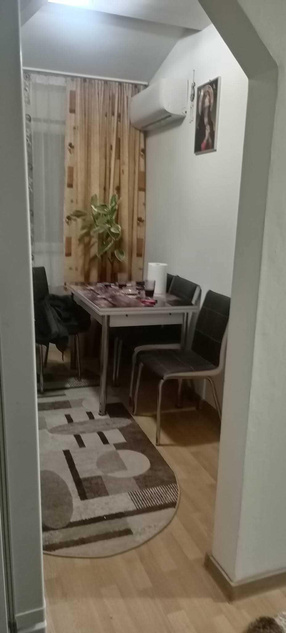 Se vinde garsoniera în Ostroveni Vâlcea mobilată și utilată, aer condiționat, centrală, suprafață de 34 mp pt detalii puteți suna la tel 0741483622 - imagine 1