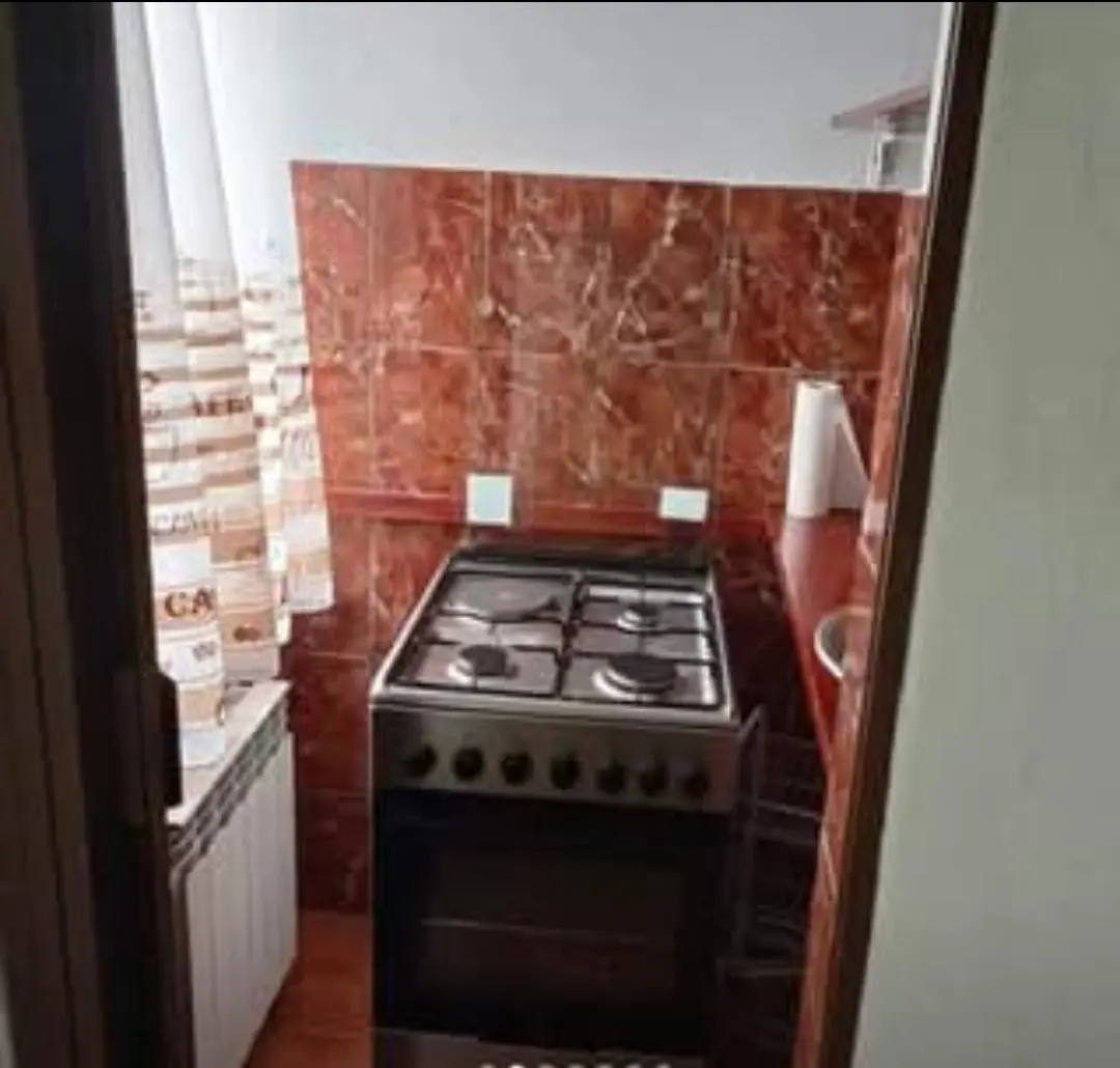 Închiriez  garsoniera - imagine 1