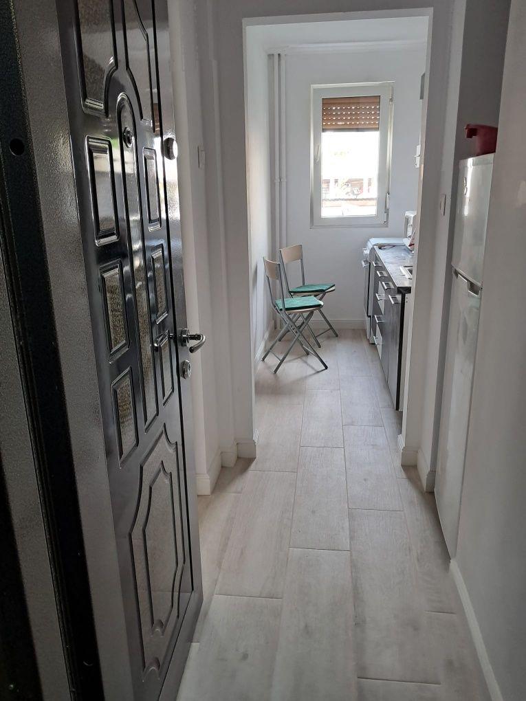 Vand apartament 2 camere, Calea Aurel Vlaicu,  zona Fortuna, Arad