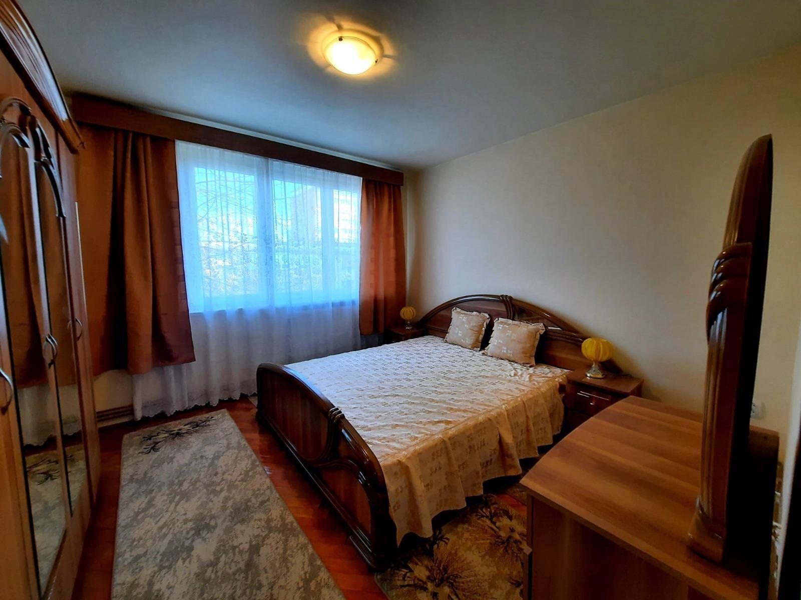 Închiriez apartament cu 2 camere,zona podgoria
