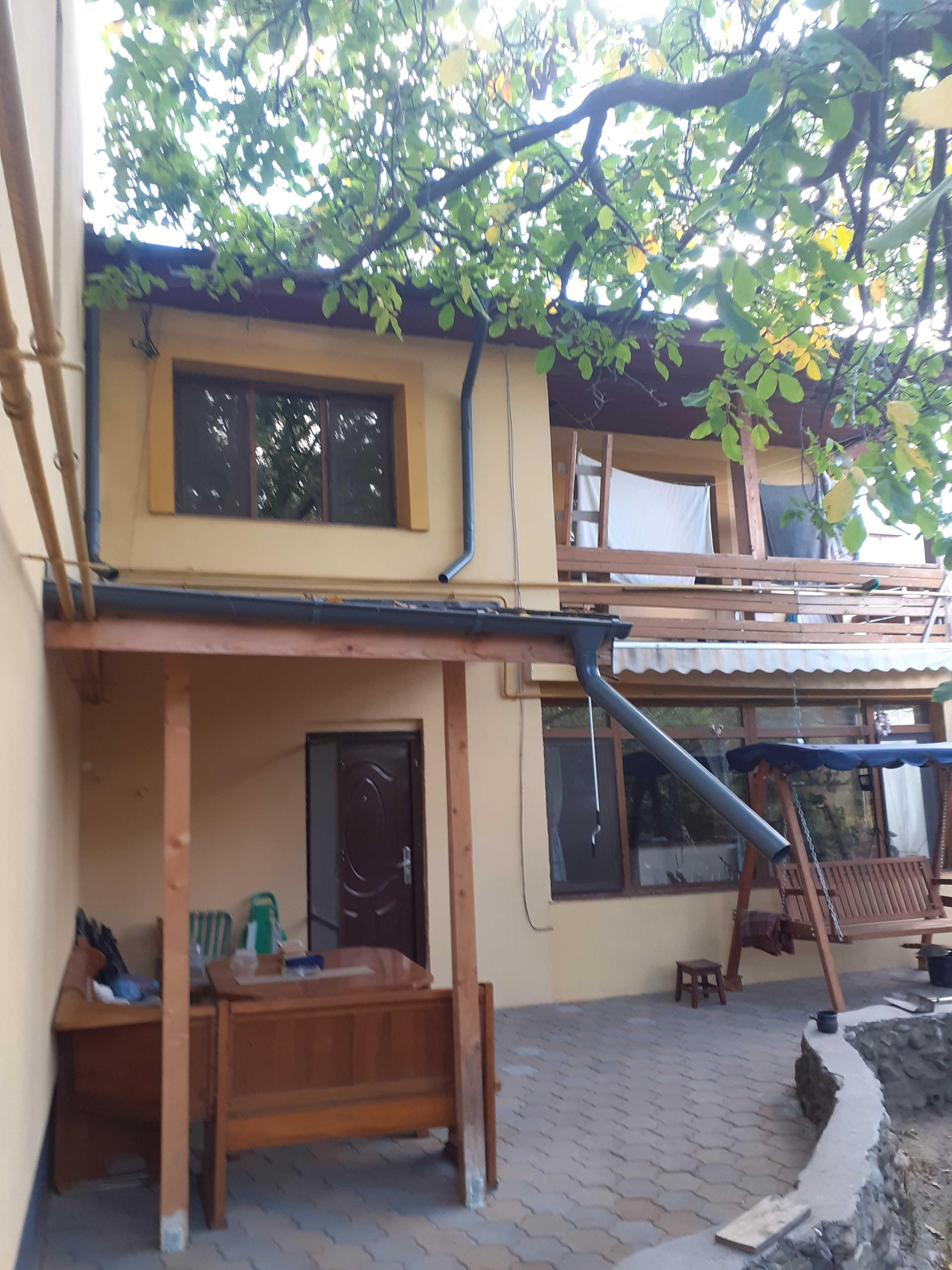 4 camere la curte în zonă centrala verde șicivilizată. - imagine 1