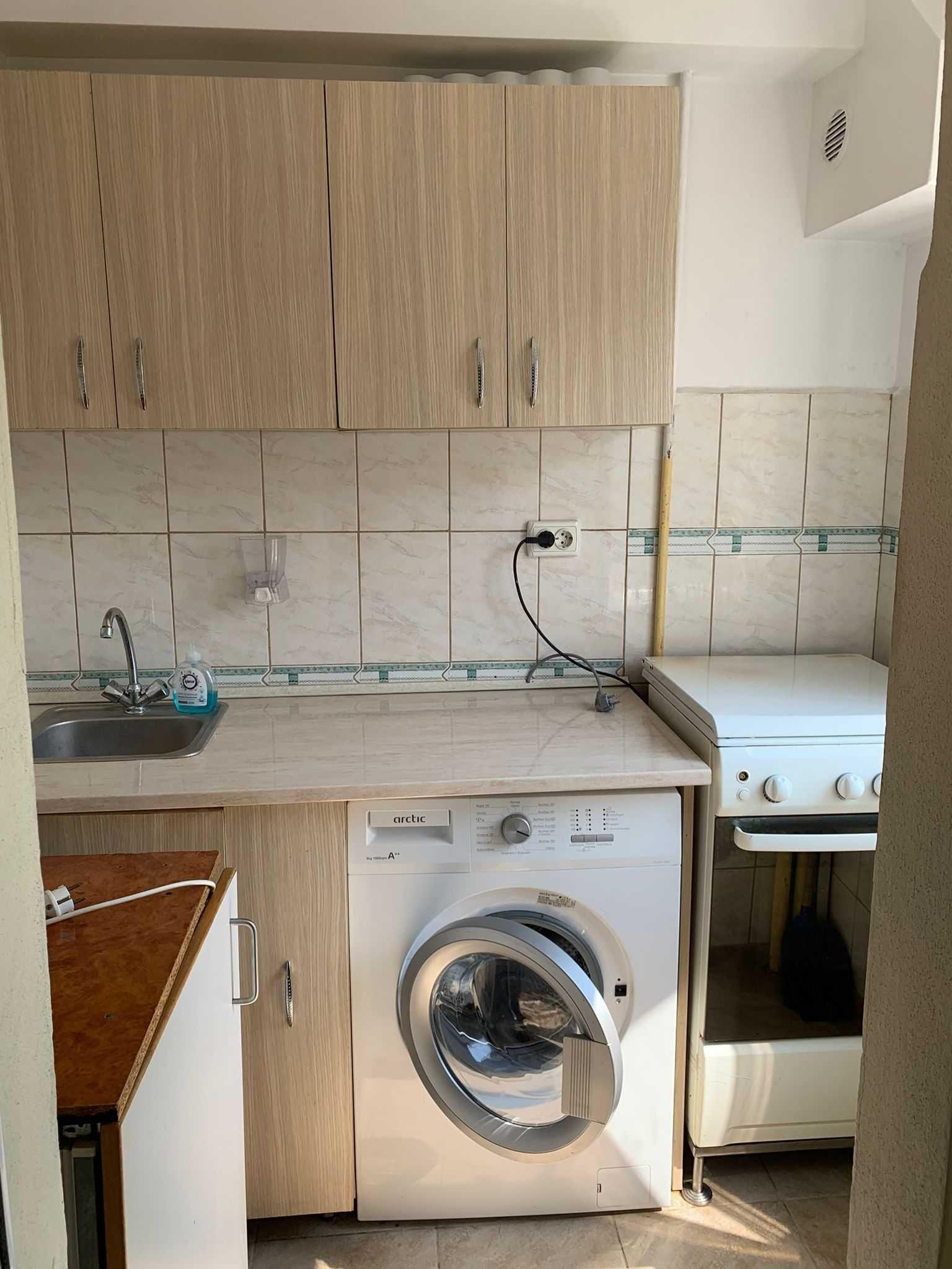 Închiriez garsonieră bloc de apartamente Micro XIV - imagine 1