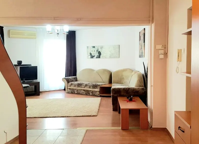 Inchiriez Ap 2 camere decomandat. P-ța M.Vit.direct proprietar - Vedere Bvd+BONUS: GARANTIE 2 RATE