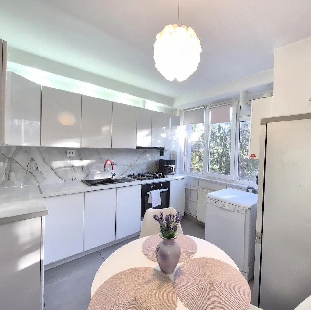 Apartament de vanzare 2 camere Tudor orientare sud vest - imagine 1