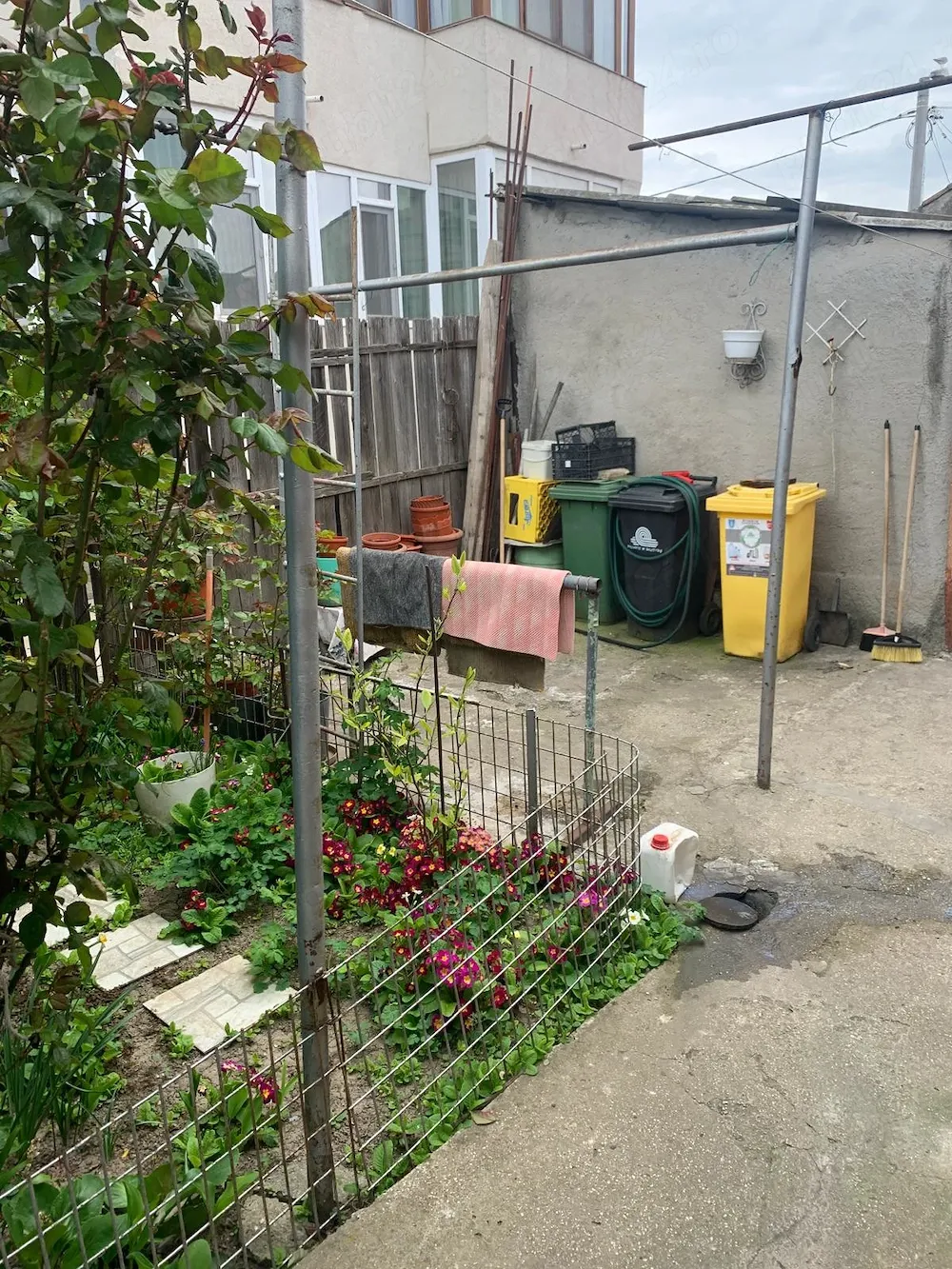 Casă spațioasă de închiriat   4 camere, curte proprie   Constanța (str. Șerban Vodă) - imagine 1