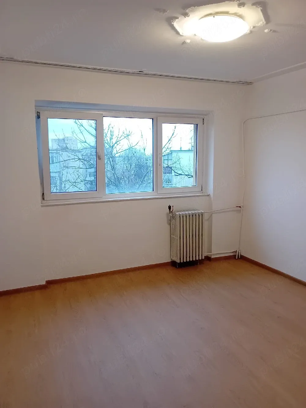 Vand apartament 2 camere - imagine 1