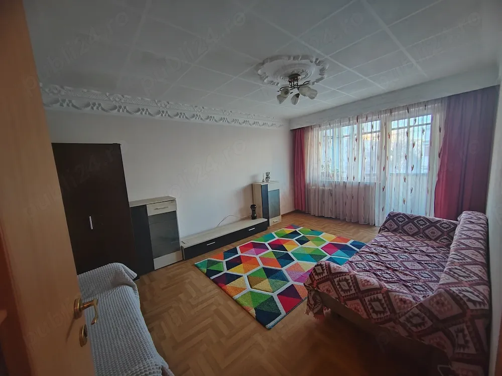 Apartament 3 camere, decomandat - imagine 1