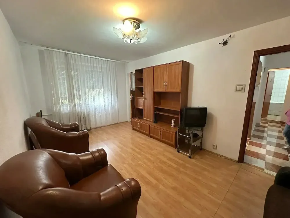 2 camere decomandat - Metrou Aparatorii Patriei - Etaj Intermediar - imagine 1