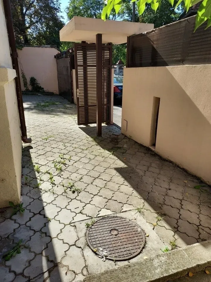 Apartament (demisol) central in Cotroceni, pentru firma muncitori constructii, Glovo, Wolt, Bolt