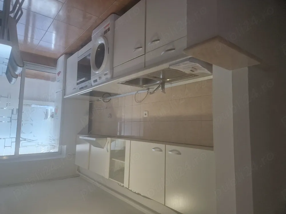 Dau în chirie apartament 3 camere, B-dul Traian