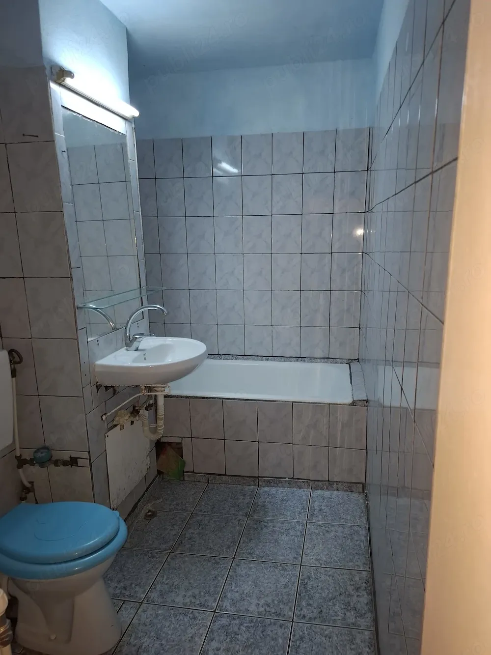 Ap spatios 1 cam cu termoteca zona facultate Medicina Confectii etaj 1